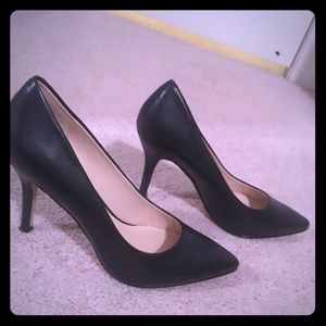 Like New Navy Nine West Pumps